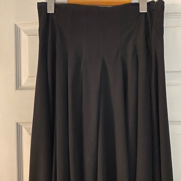 Classic French Connection Skirt - Picture 2 of 4